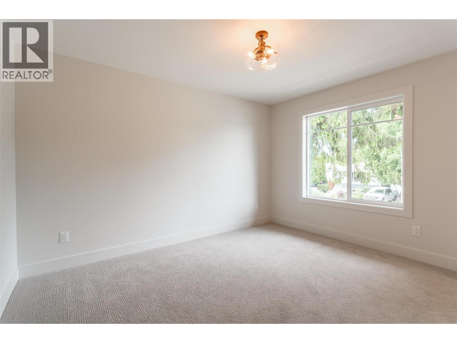 949 Stockwell Avenue, Kelowna, British Columbia  V1Y 6W3 - Photo 8 - 10394898