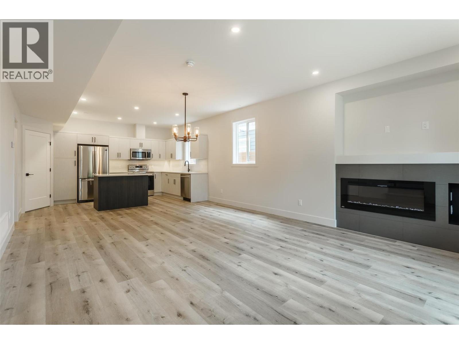949 Stockwell Avenue, Kelowna, British Columbia  V1Y 6W3 - Photo 2 - 10394898