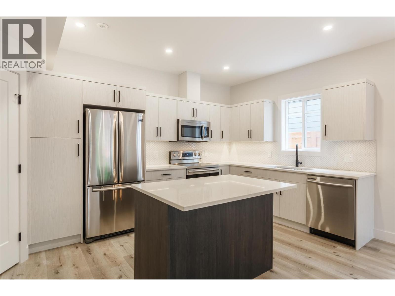 949 Stockwell Avenue, Kelowna, British Columbia  V1Y 6W3 - Photo 4 - 10394898