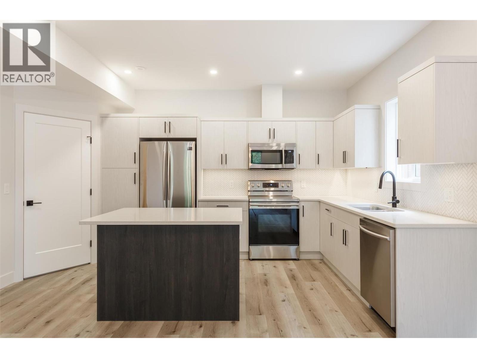 949 Stockwell Avenue, Kelowna, British Columbia  V1Y 6W3 - Photo 5 - 10394898