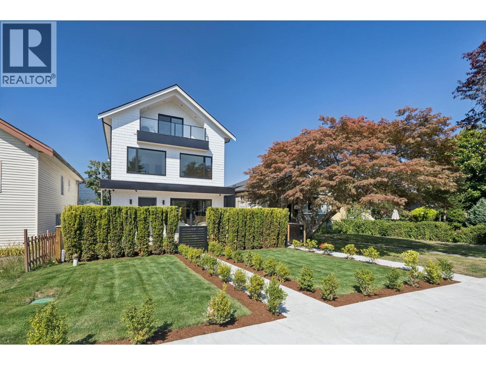 1 2815 Trinity Street, Vancouver, British Columbia V5K 1E8 - Photo 2 - R3151769