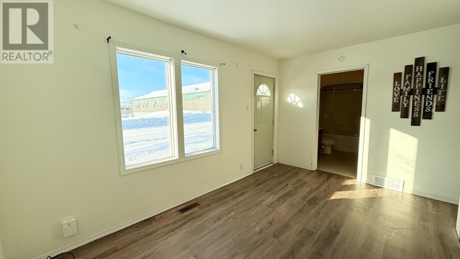38 King St, Sioux Lookout, Ontario  P8T 1E8 - Photo 3 - TB2601432