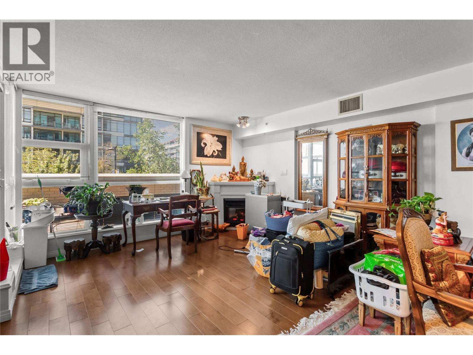 302 188 E Esplanade, North Vancouver, British Columbia  V7L 4Y1 - Photo 5 - R3153566