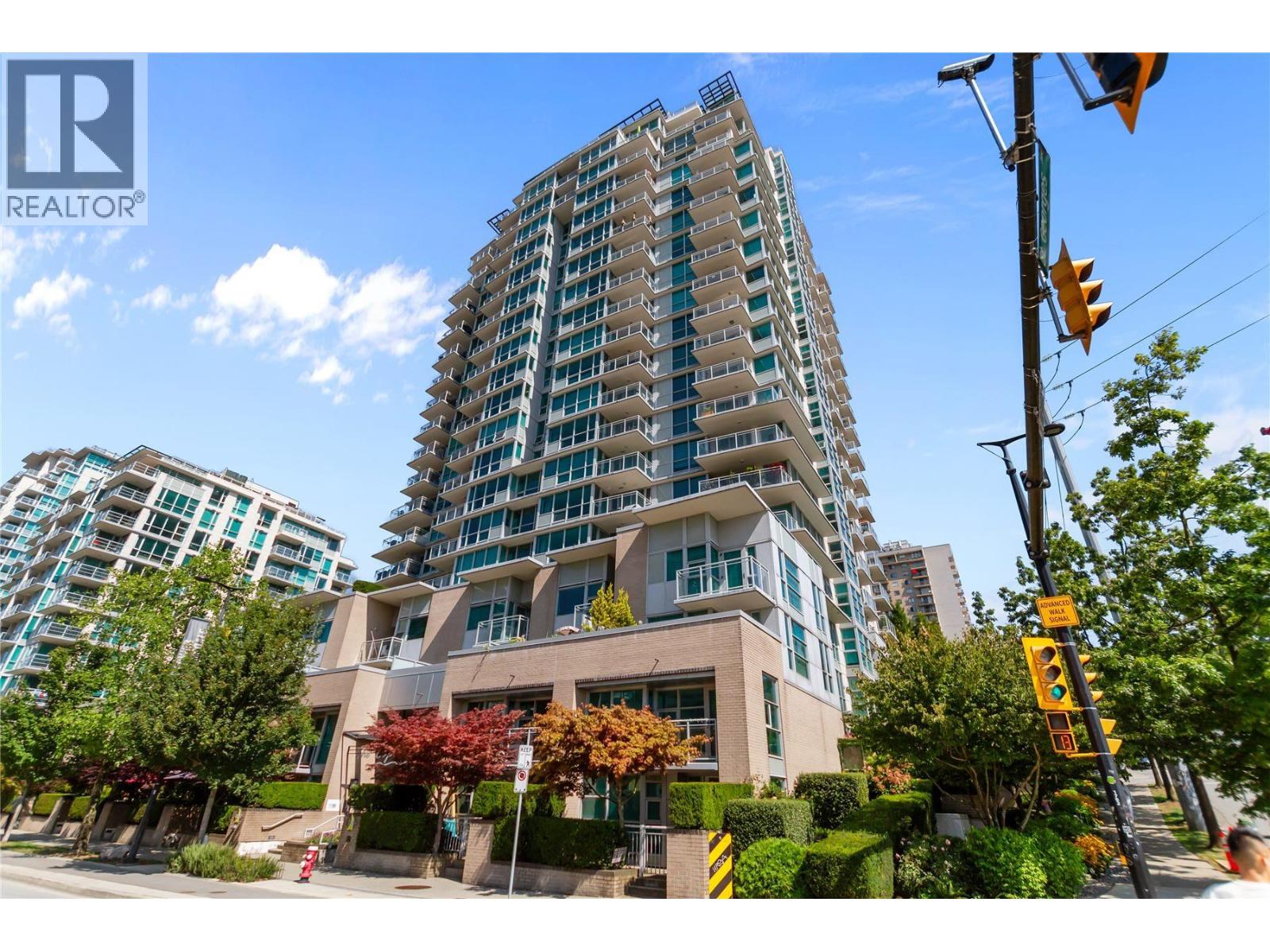 302 188 E ESPLANADE, North Vancouver, British Columbia
