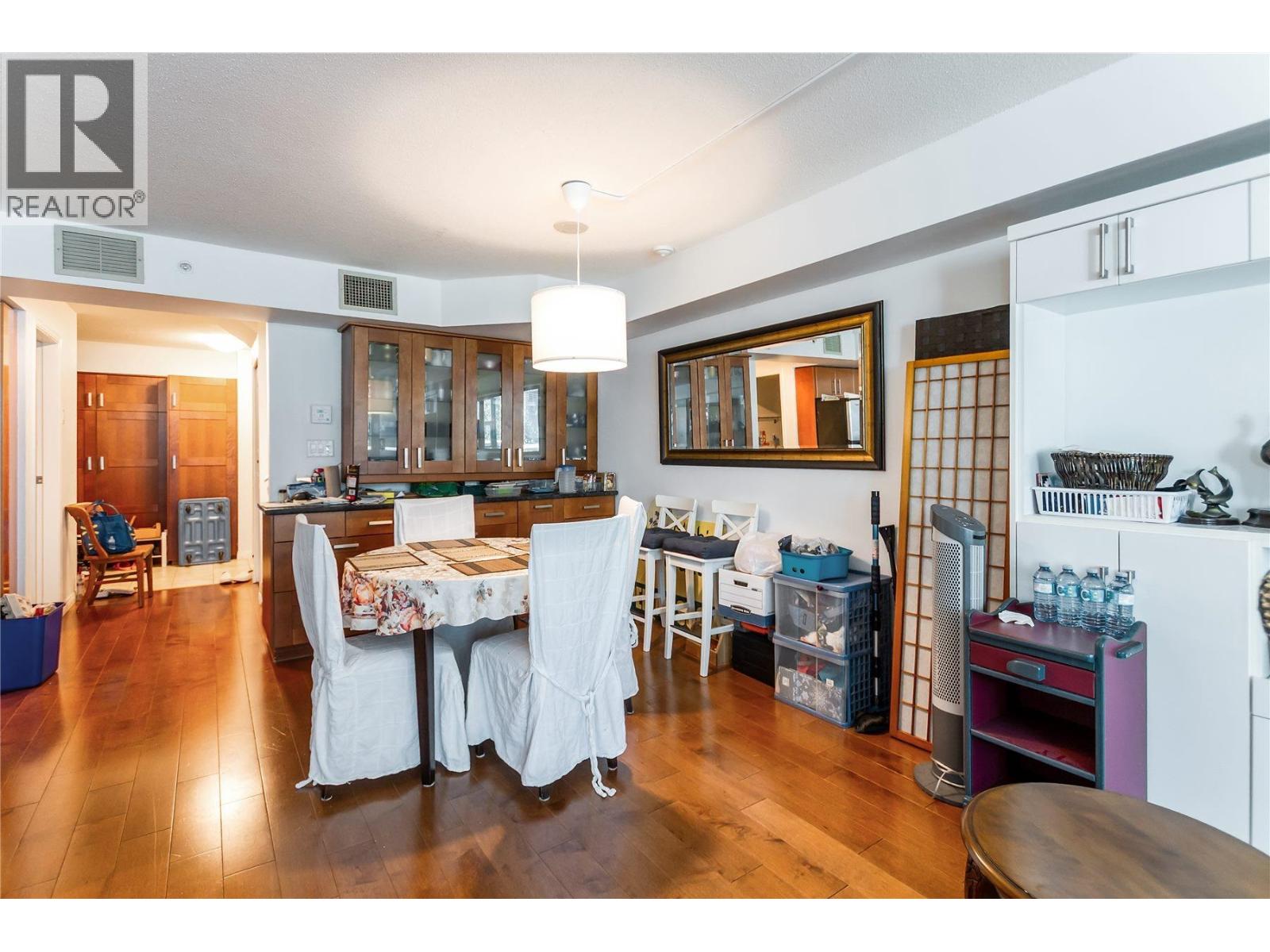 302 188 E Esplanade, North Vancouver, British Columbia  V7L 4Y1 - Photo 6 - R3153566
