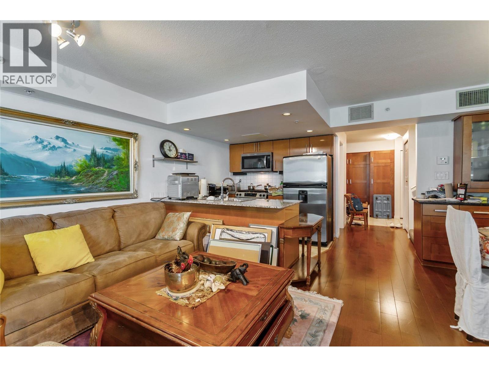 302 188 E Esplanade, North Vancouver, British Columbia  V7L 4Y1 - Photo 10 - R3153566