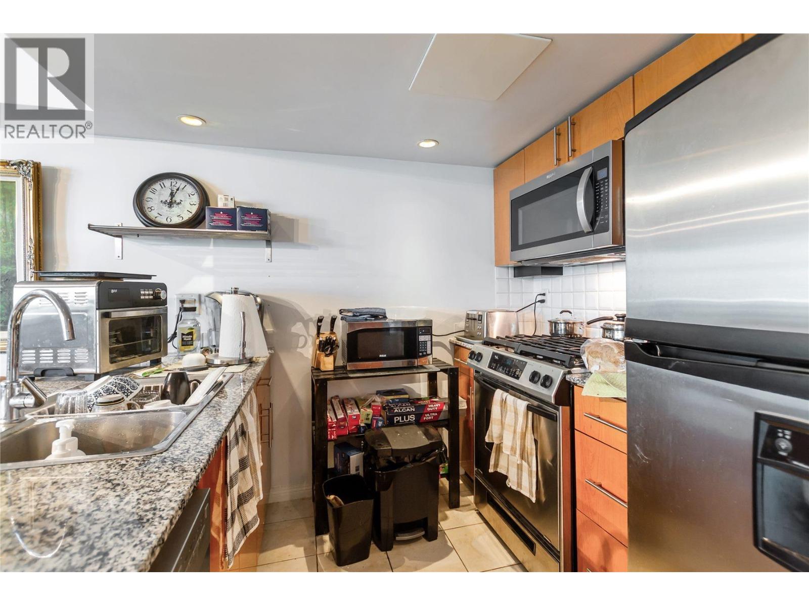 302 188 E Esplanade, North Vancouver, British Columbia  V7L 4Y1 - Photo 11 - R3153566