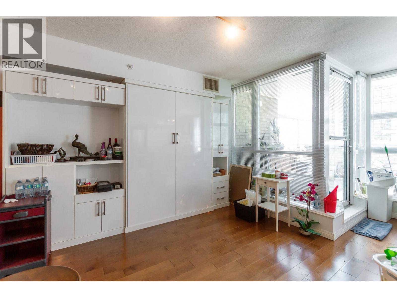 302 188 E Esplanade, North Vancouver, British Columbia  V7L 4Y1 - Photo 7 - R3153566