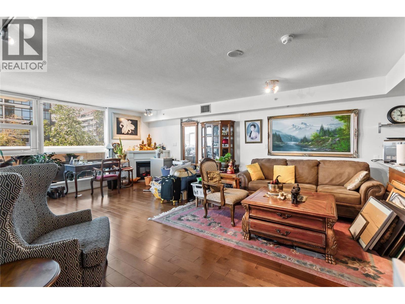 302 188 E Esplanade, North Vancouver, British Columbia  V7L 4Y1 - Photo 4 - R3153566