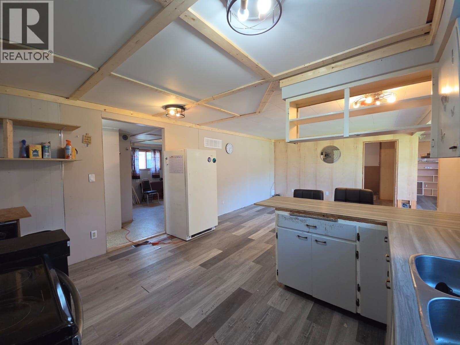 5208 47 Avenue NW, Chetwynd, British Columbia  V0C 1J0 - Photo 9 - 10394369