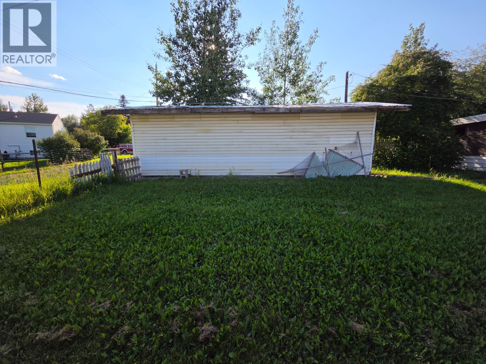 5208 47 Avenue NW, Chetwynd, British Columbia  V0C 1J0 - Photo 29 - 10394369