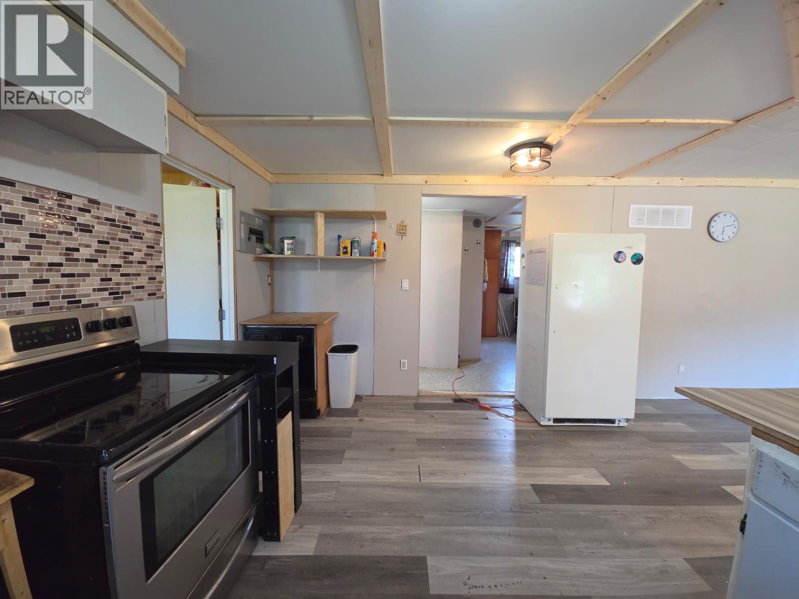 5208 47 Avenue NW, Chetwynd, British Columbia  V0C 1J0 - Photo 11 - 10394369