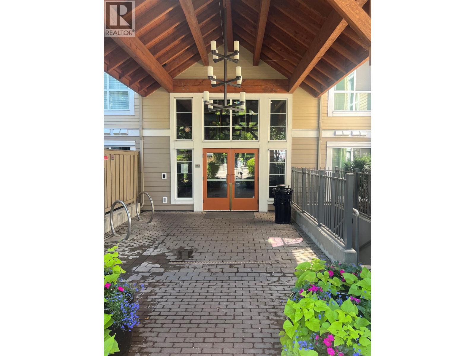 1089 Sunset Drive Unit# 318, Kelowna, British Columbia