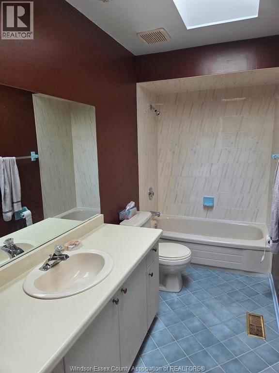 9690 Menard Street, Windsor, Ontario N8P 1G5 - Photo 25 - 26019411