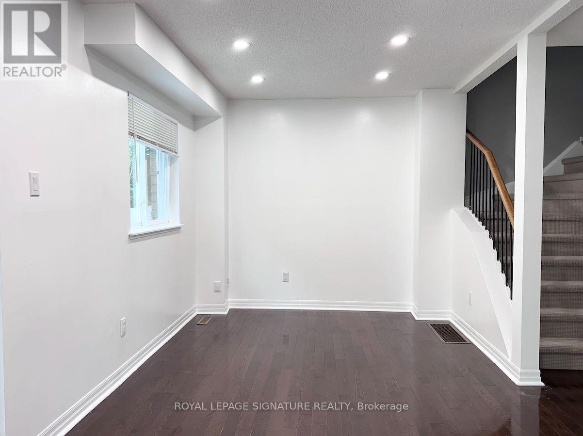 602 Gibney Crescent, Newmarket, Ontario  L3X 1Y3 - Photo 2 - N13658180