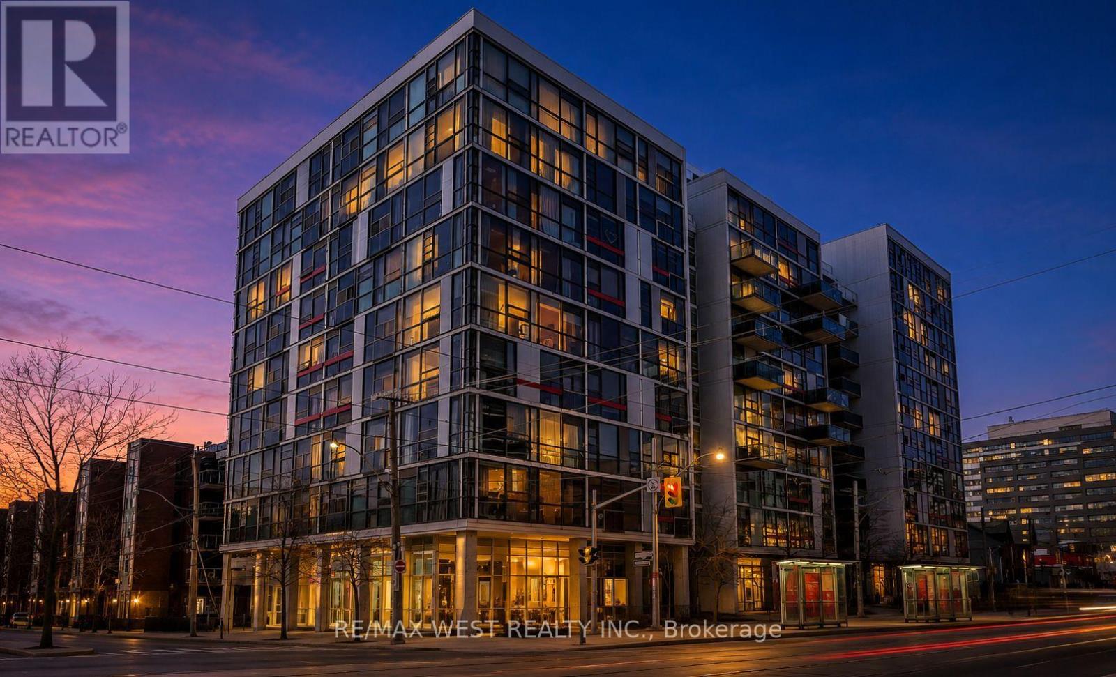 401 - 60 BATHURST STREET, Toronto, Ontario