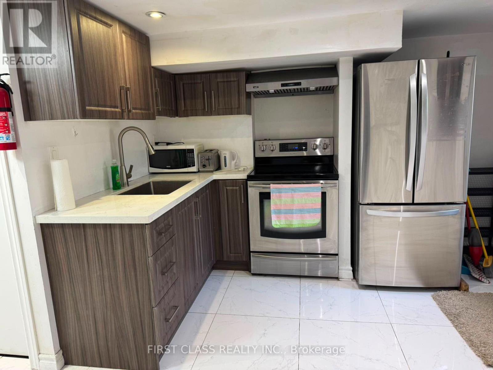 Bsmnt - 524 Bathurst Street, Toronto, Ontario  M5S 2P9 - Photo 2 - C13659116