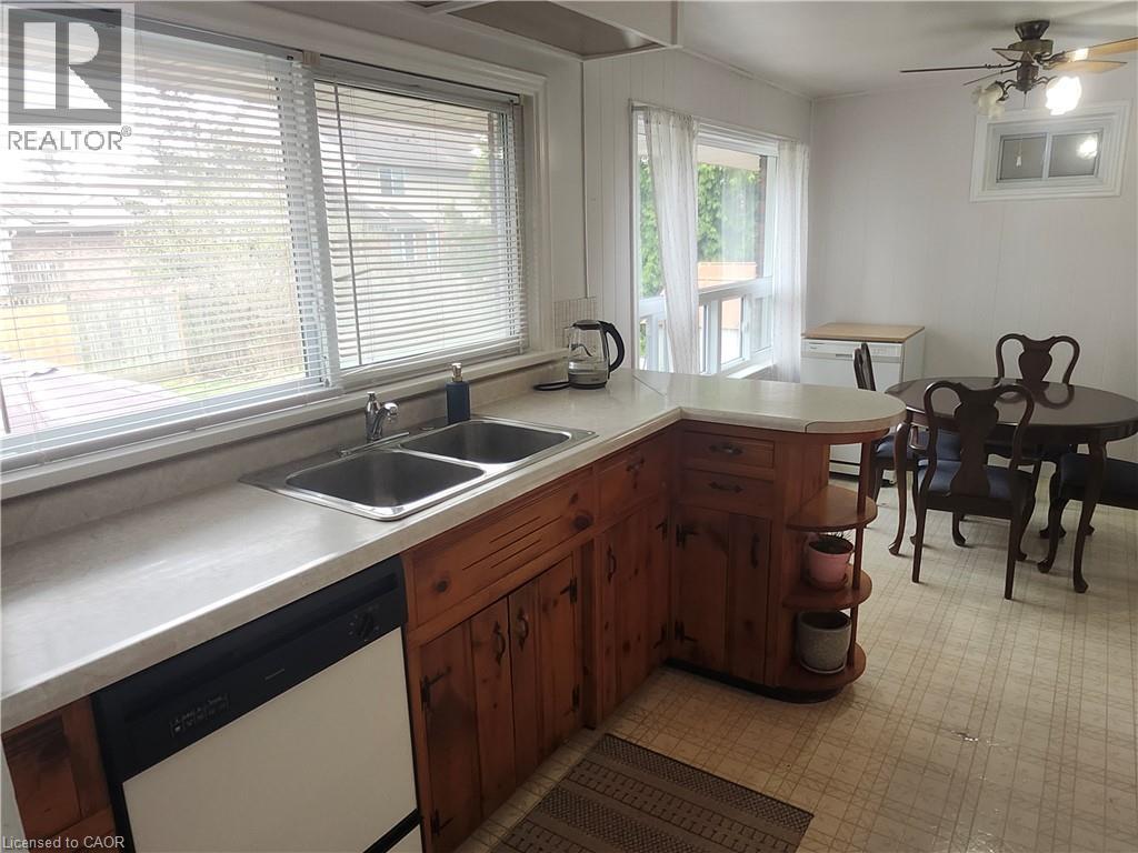6142 Scott Street, Niagara Falls, Ontario  L2E 3B5 - Photo 9 - 40830521