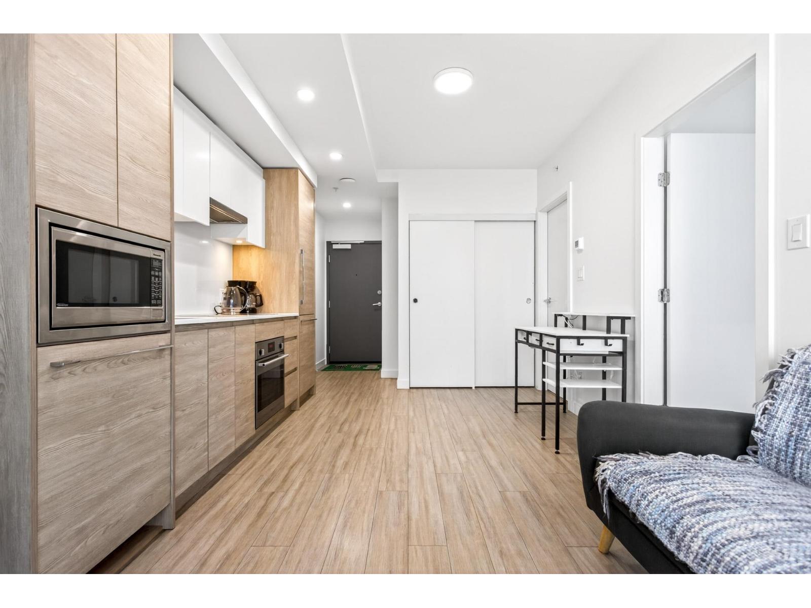1607 13615 FRASER HIGHWAY, surrey, British Columbia