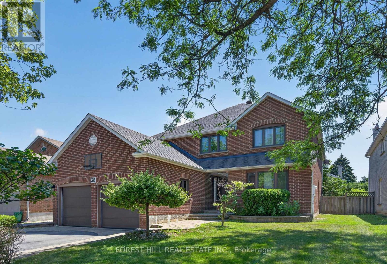 38 Crystal Drive, Richmond Hill, Ontario L4C 7Y4 - Photo 2 - N13659120