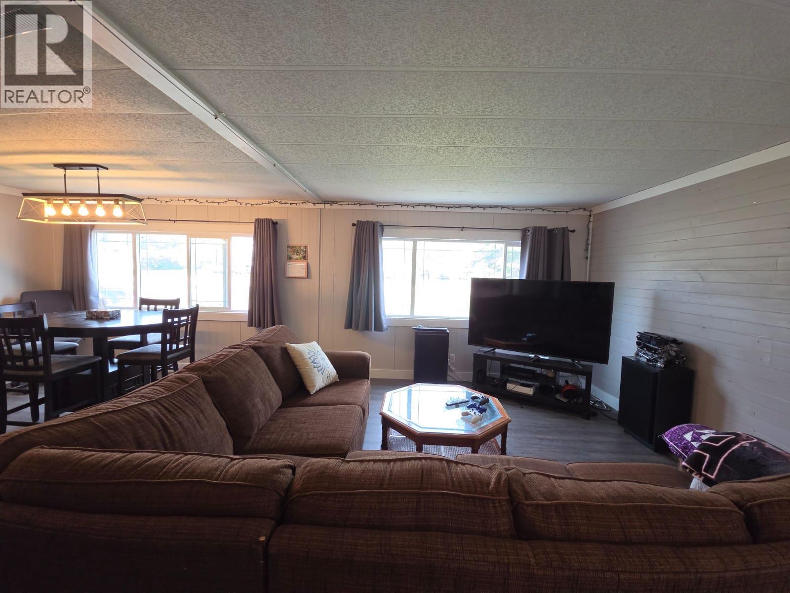 5117 43 Street NE, Chetwynd, British Columbia  V0C 1J0 - Photo 4 - 10393102