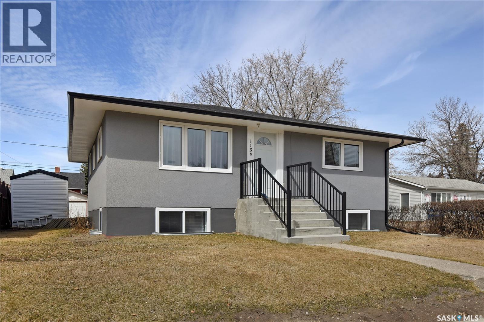 1156 4th Avenue Nw, Moose Jaw, Saskatchewan  S6H 3X4 - Photo 1 - SK045142