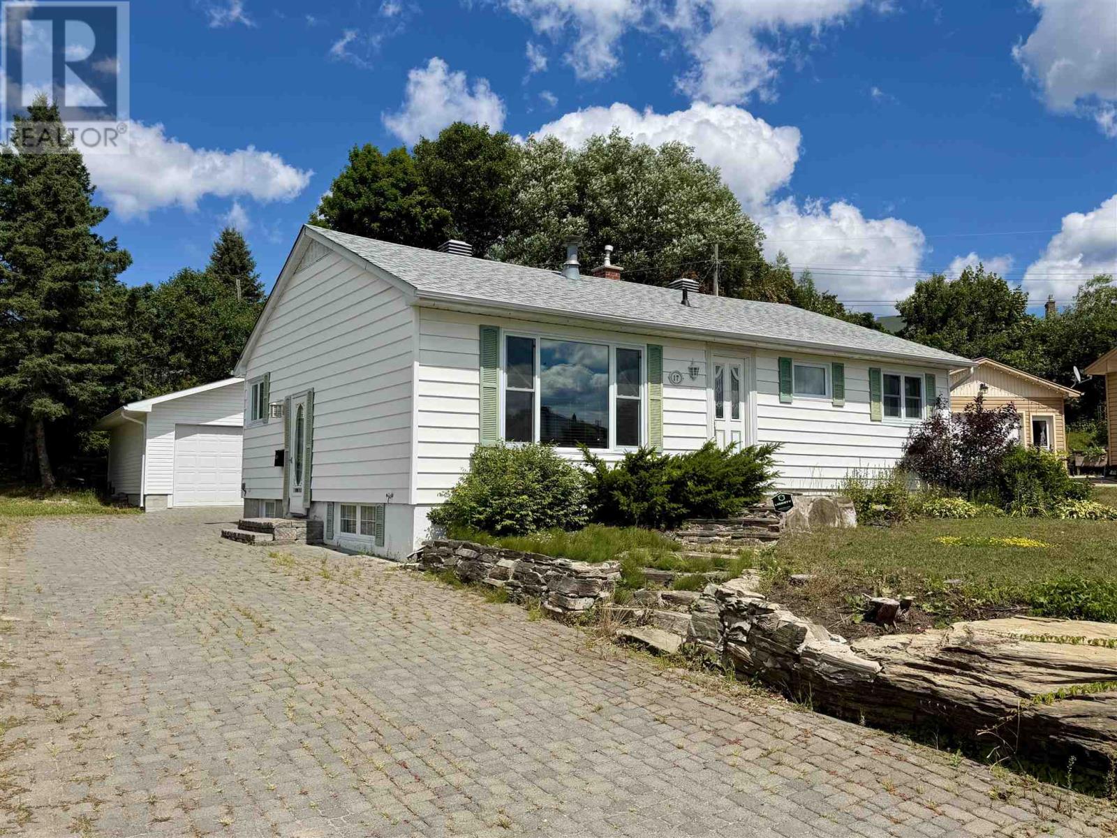 17 Milliken Rd, Elliot Lake, Ontario  P5A 1J9 - Photo 2 - SM262127
