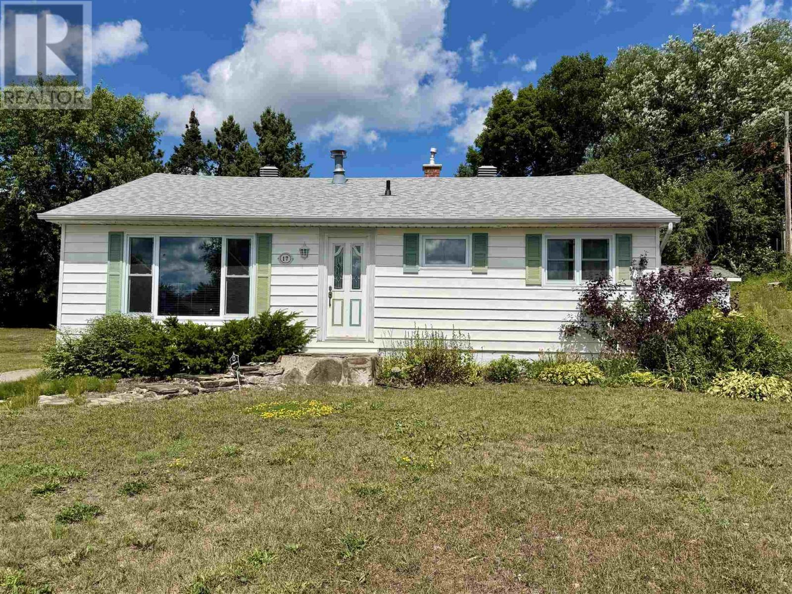 17 Milliken Rd, Elliot Lake, Ontario  P5A 1J9 - Photo 3 - SM262127