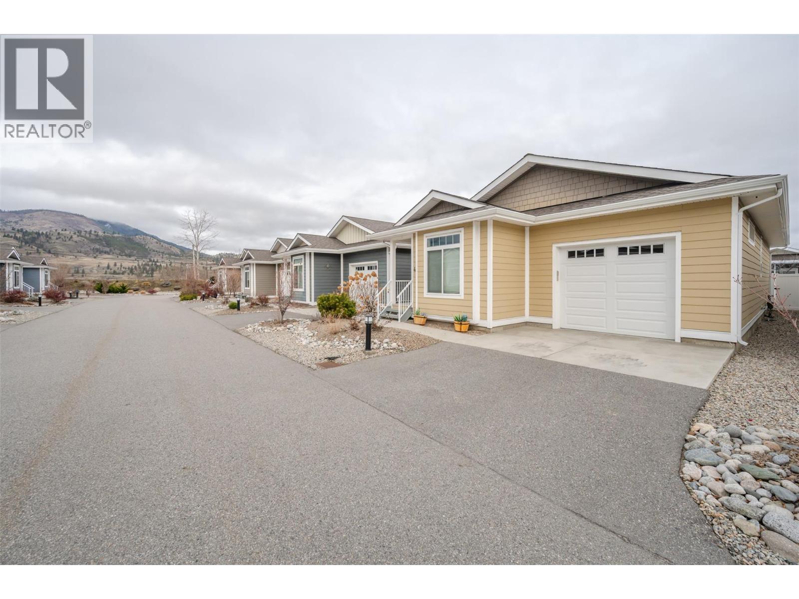 351 Warren Avenue W Unit# 42, Penticton, British Columbia  V2A 3N2 - Photo 2 - 10397373