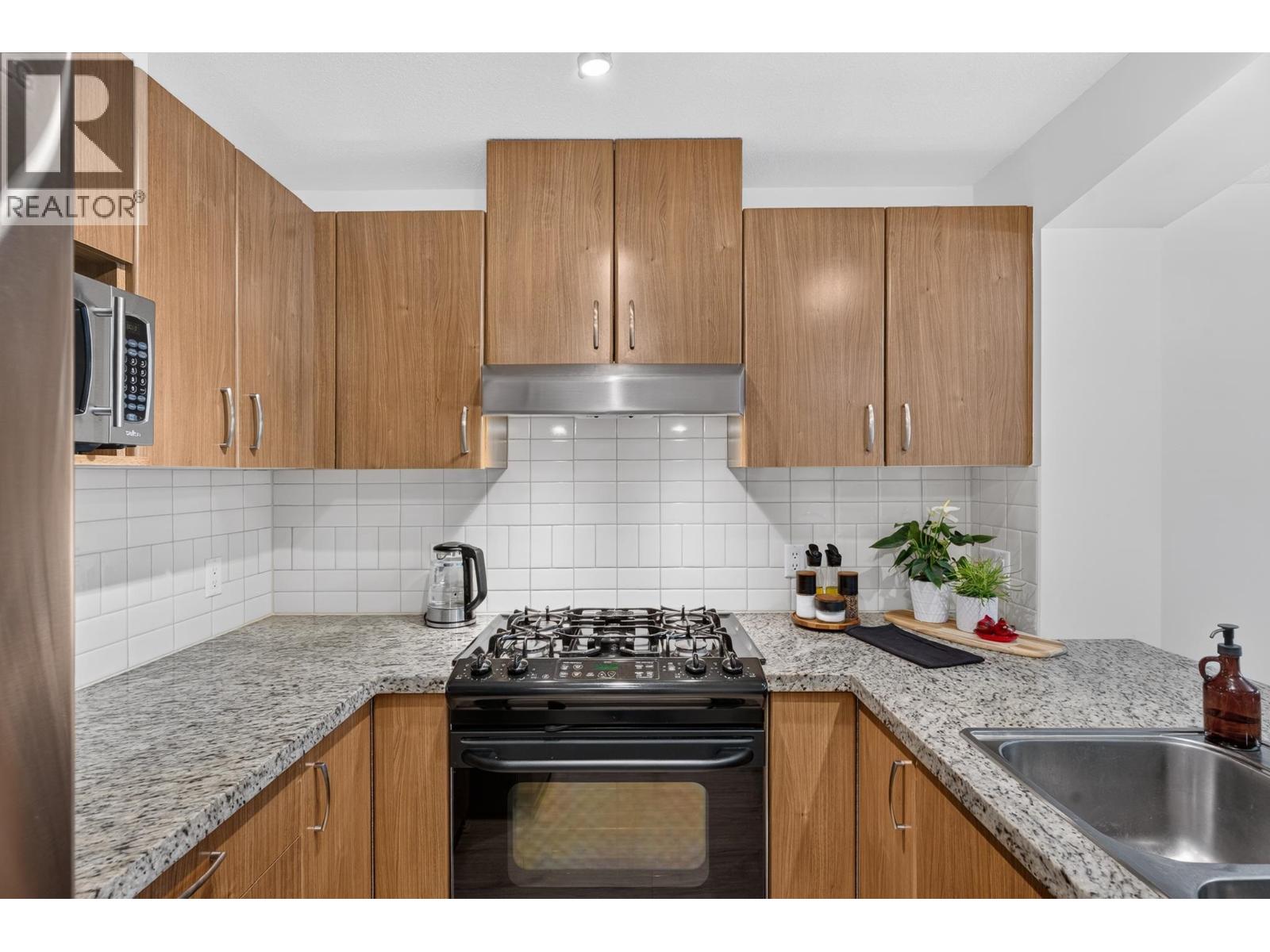 307 3082 Dayanee Springs Boulevard, Coquitlam, British Columbia  V3E 0A3 - Photo 7 - R3151511