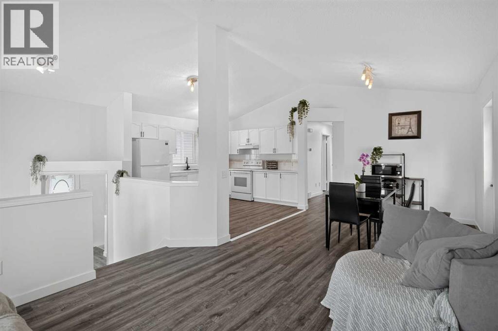 113 Mt Lorette Place Se, Calgary, Alberta  T2Z 2M1 - Photo 5 - A2333448