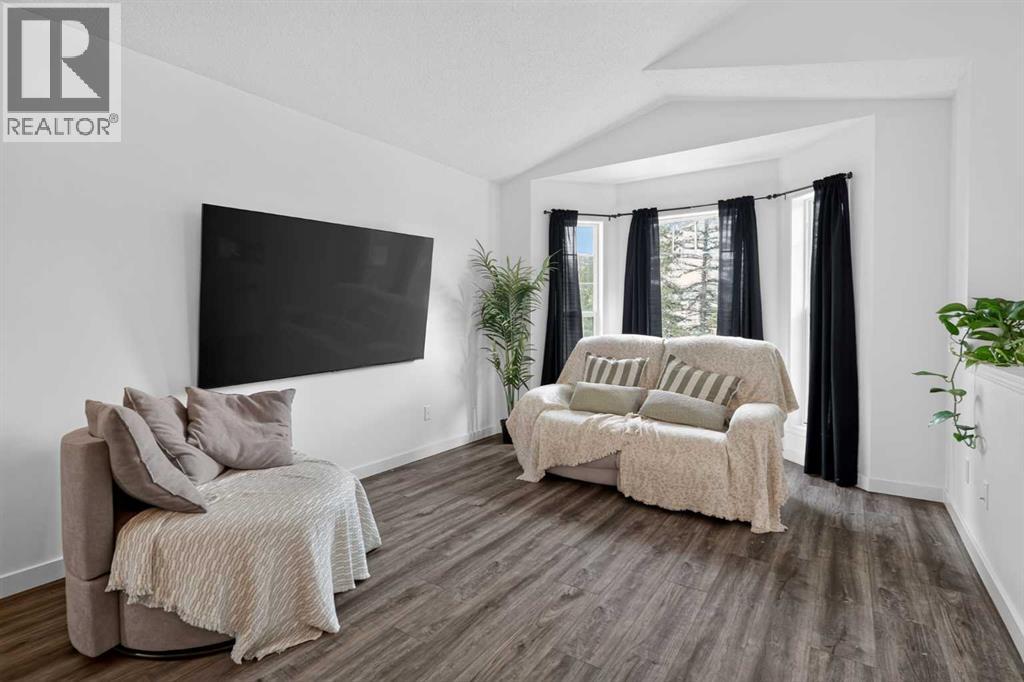 113 Mt Lorette Place Se, Calgary, Alberta  T2Z 2M1 - Photo 4 - A2333448