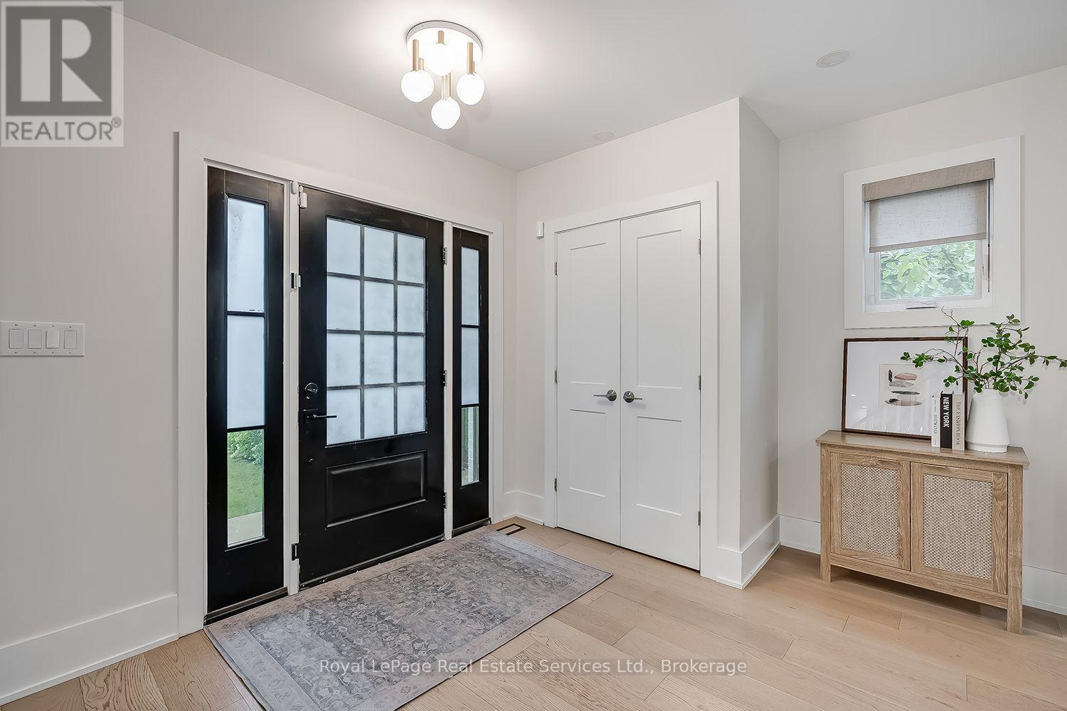 59 Fairwood Place E, Burlington, Ontario  L7T 2B7 - Photo 3 - W13659256