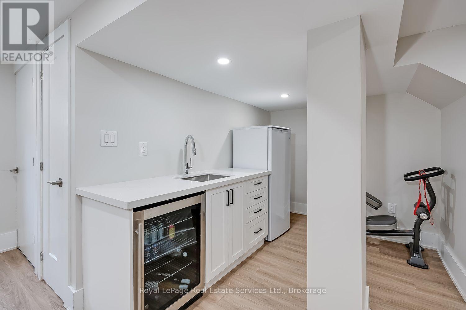 59 Fairwood Place E, Burlington, Ontario  L7T 2B7 - Photo 37 - W13659256