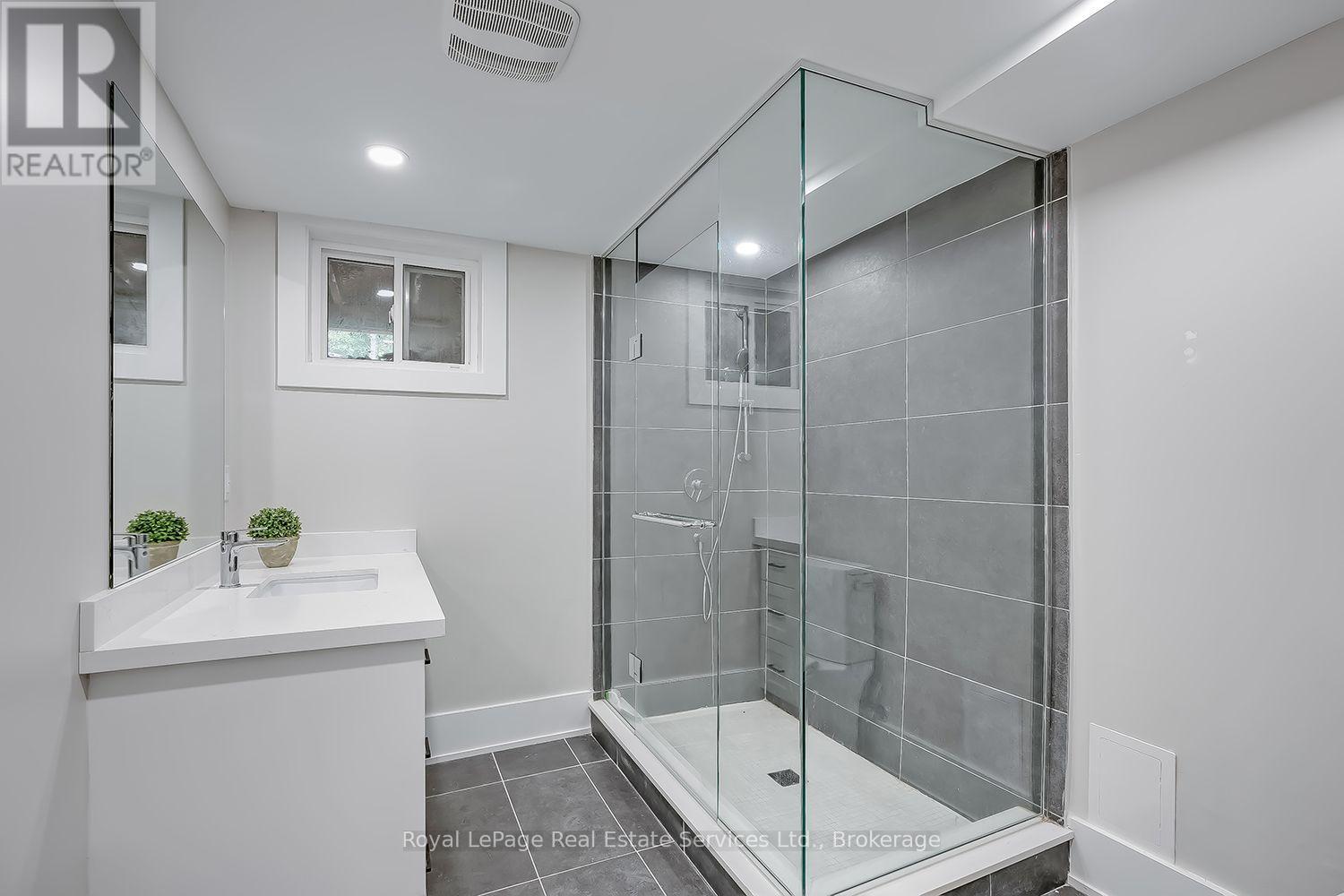 59 Fairwood Place E, Burlington, Ontario  L7T 2B7 - Photo 39 - W13659256