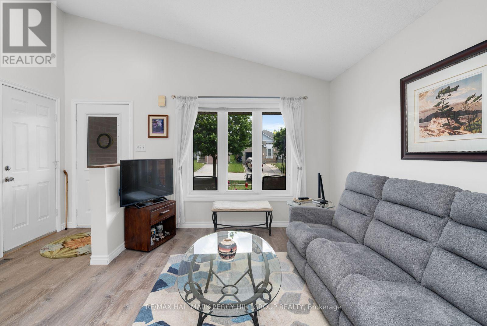 18 Draper Crescent, Barrie, Ontario  L4N 8A9 - Photo 2 - S13638828