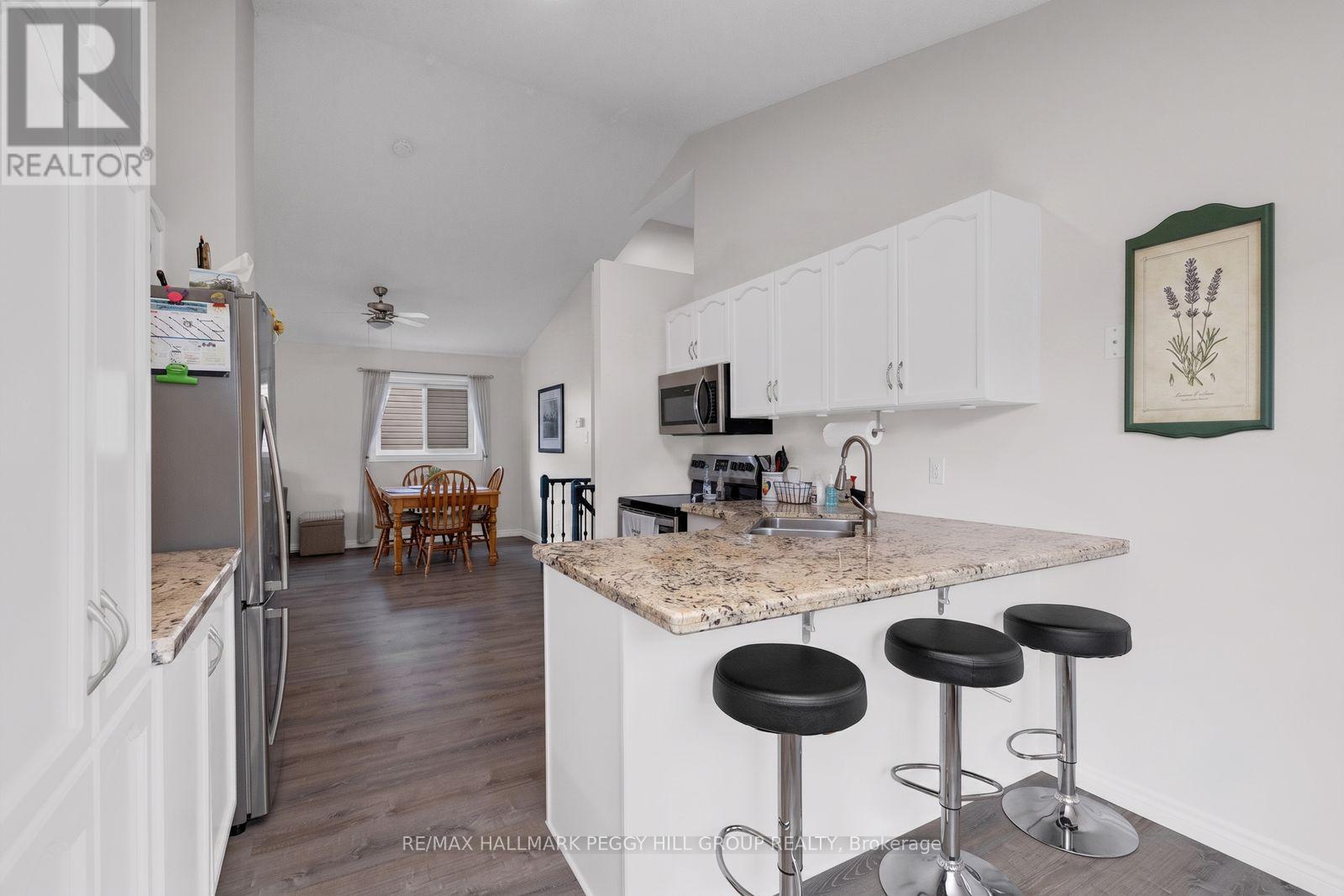 18 Draper Crescent, Barrie, Ontario  L4N 8A9 - Photo 4 - S13638828