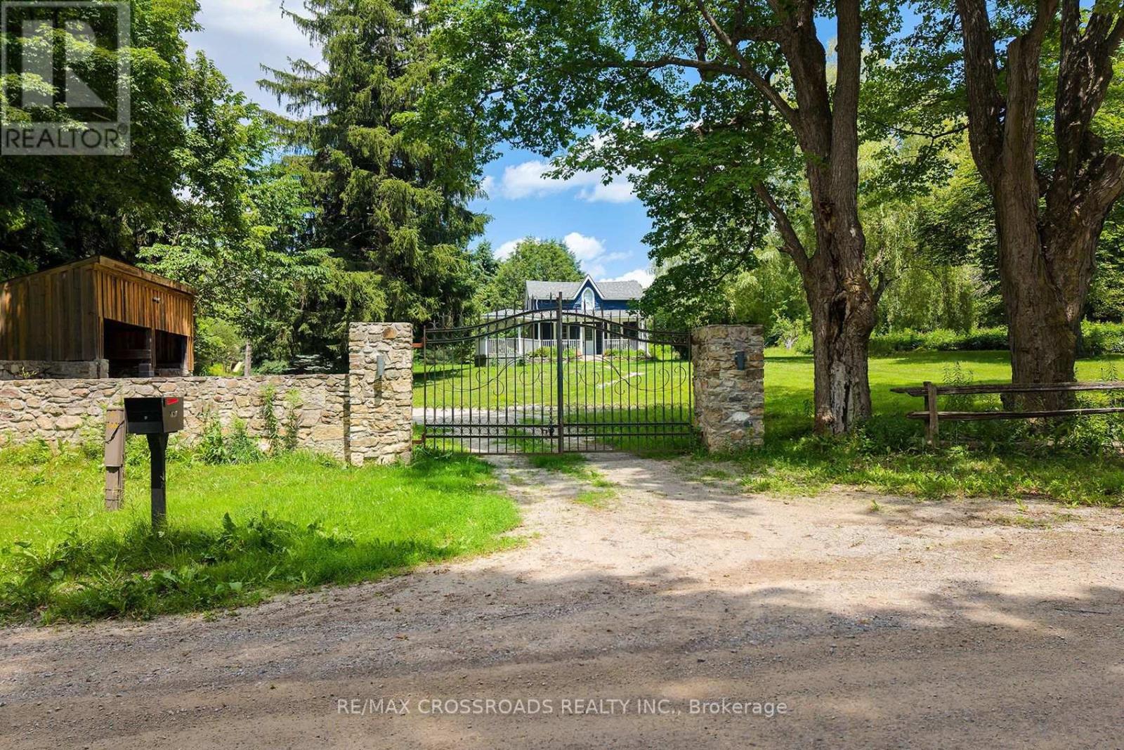 15135 Rockside Road, Caledon, Ontario  L7C 1V4 - Photo 2 - W13659008