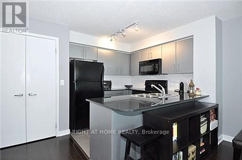 1701 - 12 Yonge Street, Toronto, Ontario  M5E 1Z9 - Photo 4 - C13659248