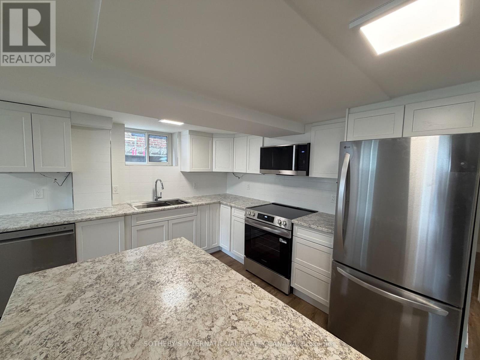 Lower - 458a Oriole Parkway, Toronto, Ontario  M5P 2H8 - Photo 4 - C13659286