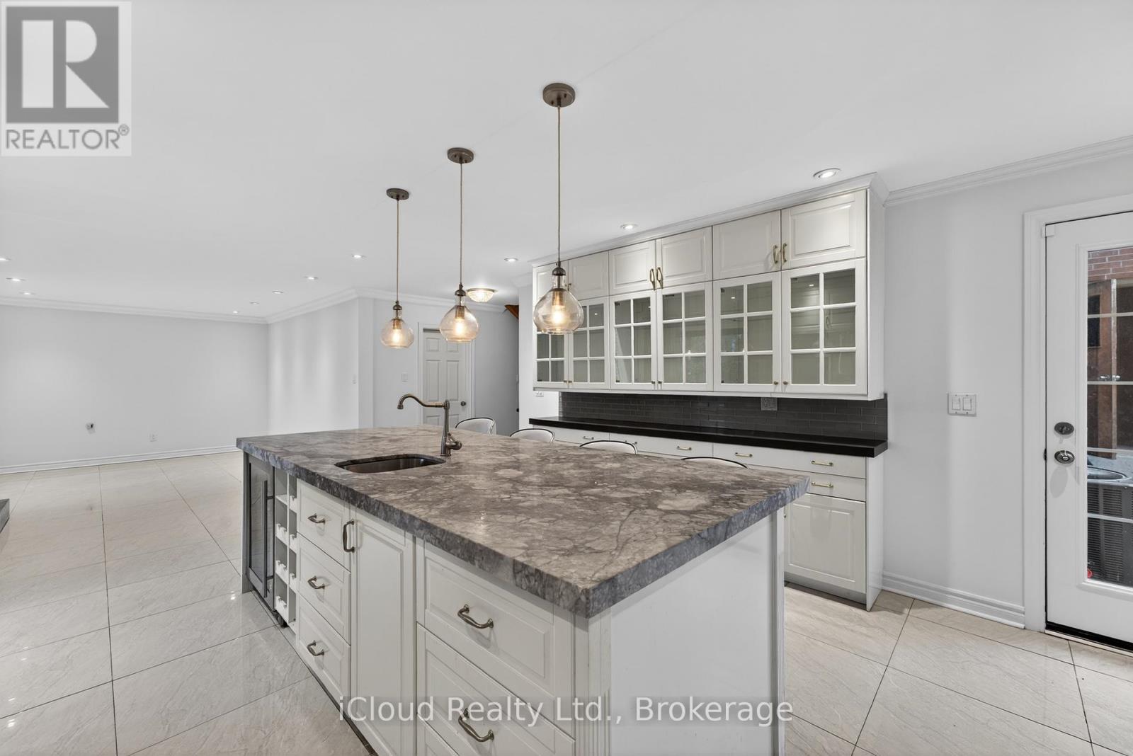 52 Montressor Drive, Toronto, Ontario  M2P 1Z2 - Photo 6 - C13659292