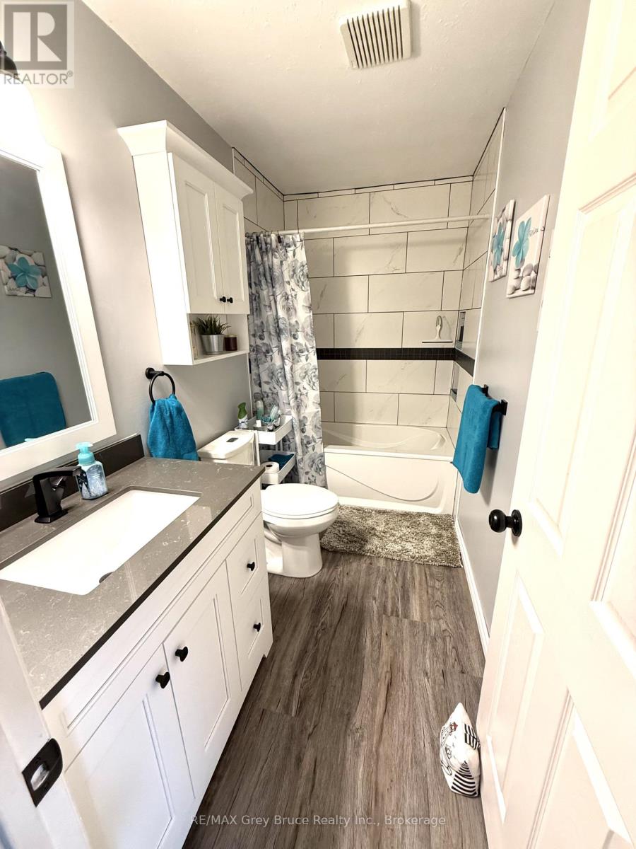 17 Armstrong Crescent, Grey Highlands, Ontario  N0C 1H0 - Photo 18 - X13659272