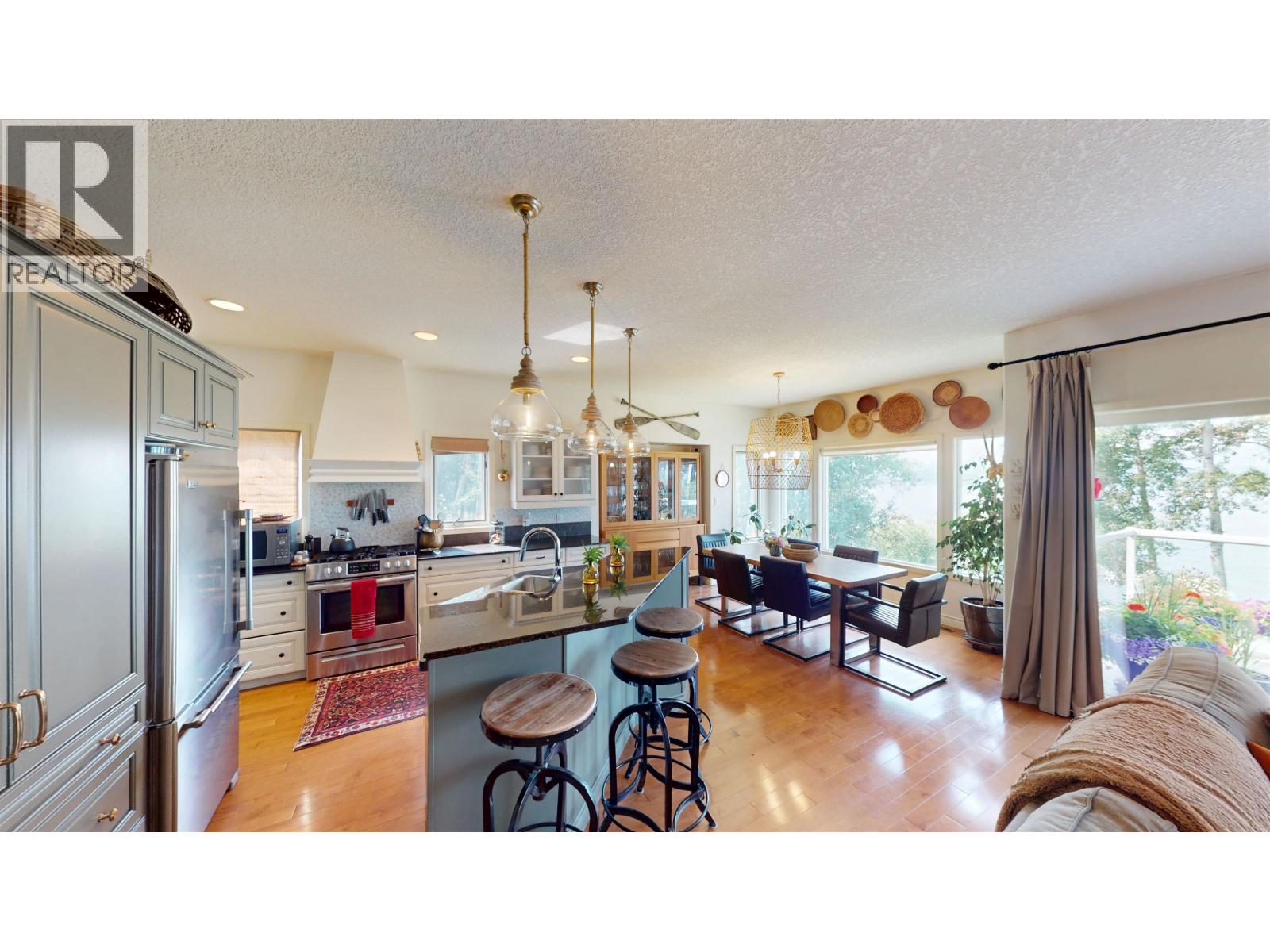 13133 Paradise Lane, Charlie Lake, British Columbia  V0C 1H0 - Photo 18 - R3154248