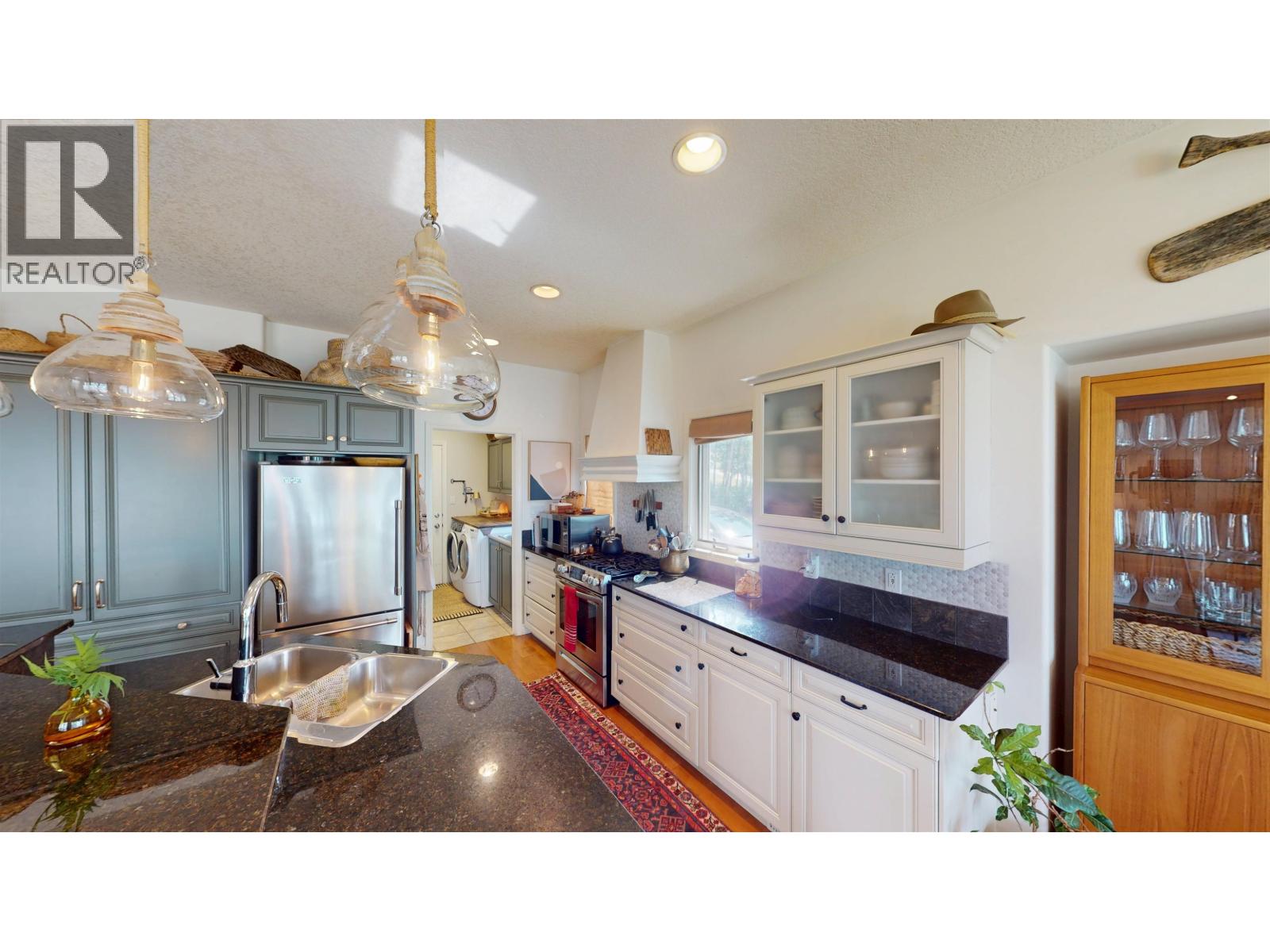 13133 Paradise Lane, Charlie Lake, British Columbia  V0C 1H0 - Photo 11 - R3154248