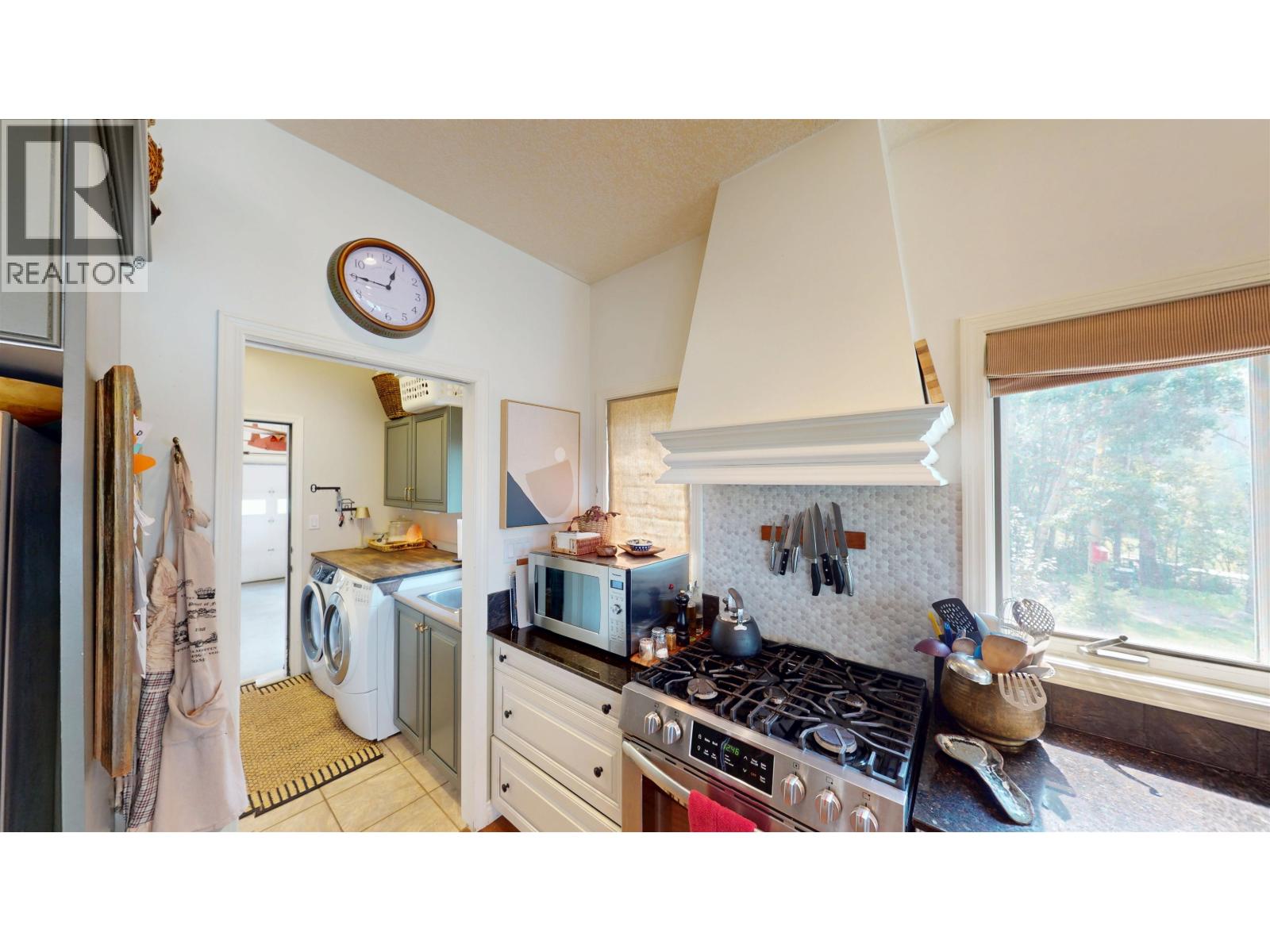 13133 Paradise Lane, Charlie Lake, British Columbia  V0C 1H0 - Photo 9 - R3154248