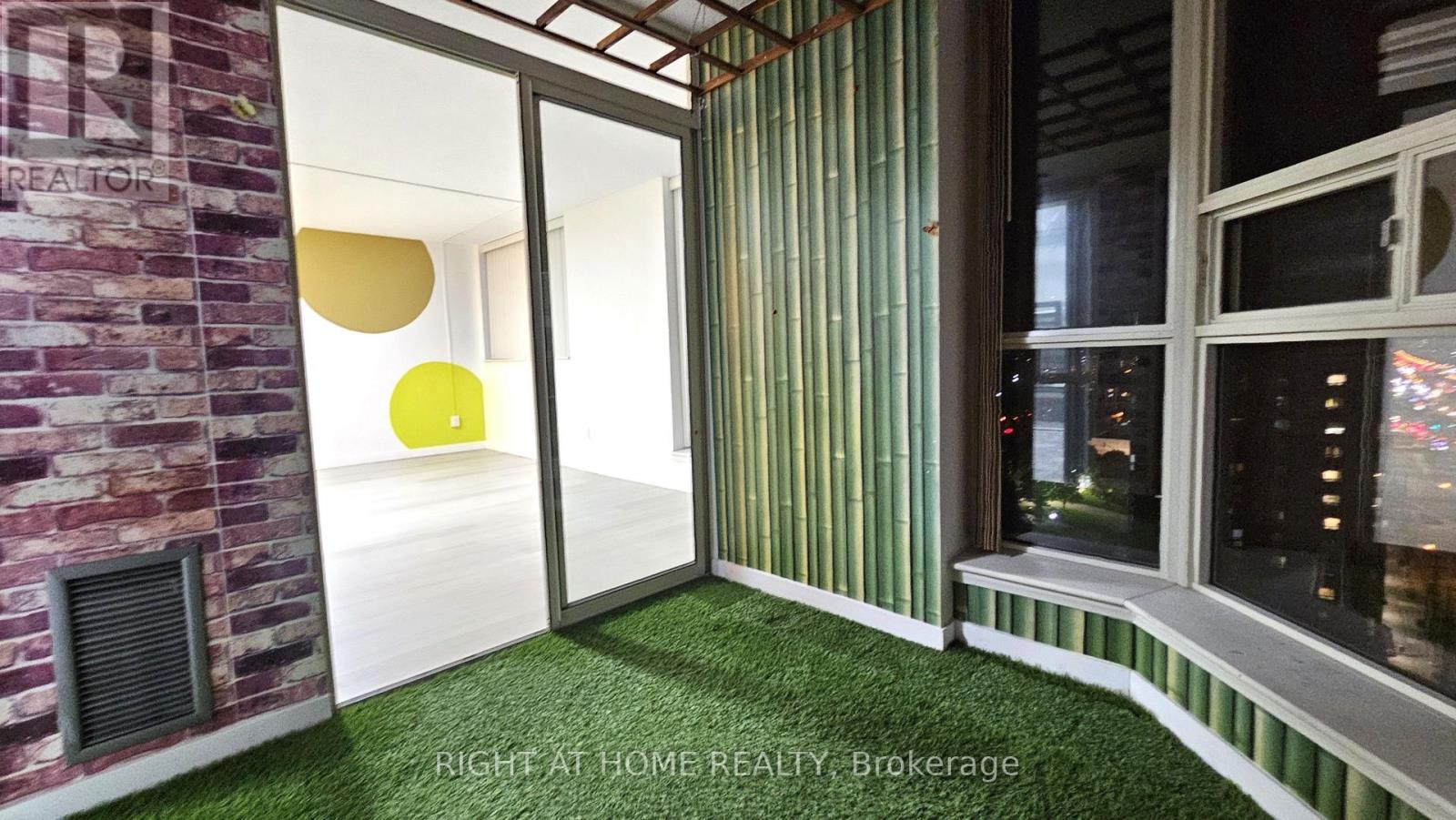 1714 - 2460 Eglinton Avenue E, Toronto, Ontario  M1K 5J7 - Photo 16 - E13659164
