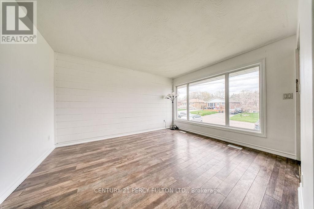 381 Conant Street, Oshawa, Ontario  L1H 3S8 - Photo 4 - E13659198