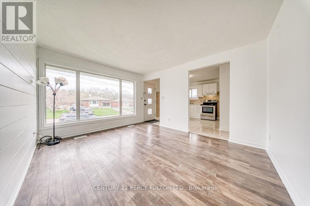381 Conant Street, Oshawa, Ontario  L1H 3S8 - Photo 6 - E13659198