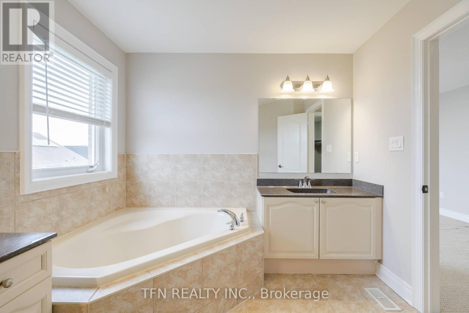 Upper - 1648 Pennel Drive, Oshawa, Ontario  L1K 0K1 - Photo 31 - E13659284