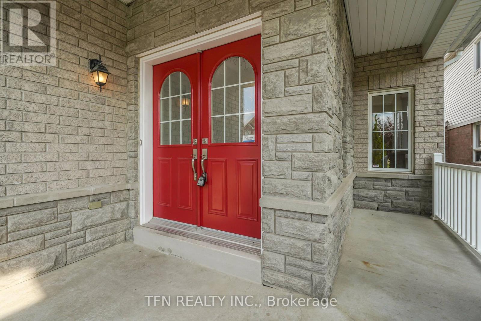 Upper - 1648 Pennel Drive, Oshawa, Ontario  L1K 0K1 - Photo 4 - E13659284